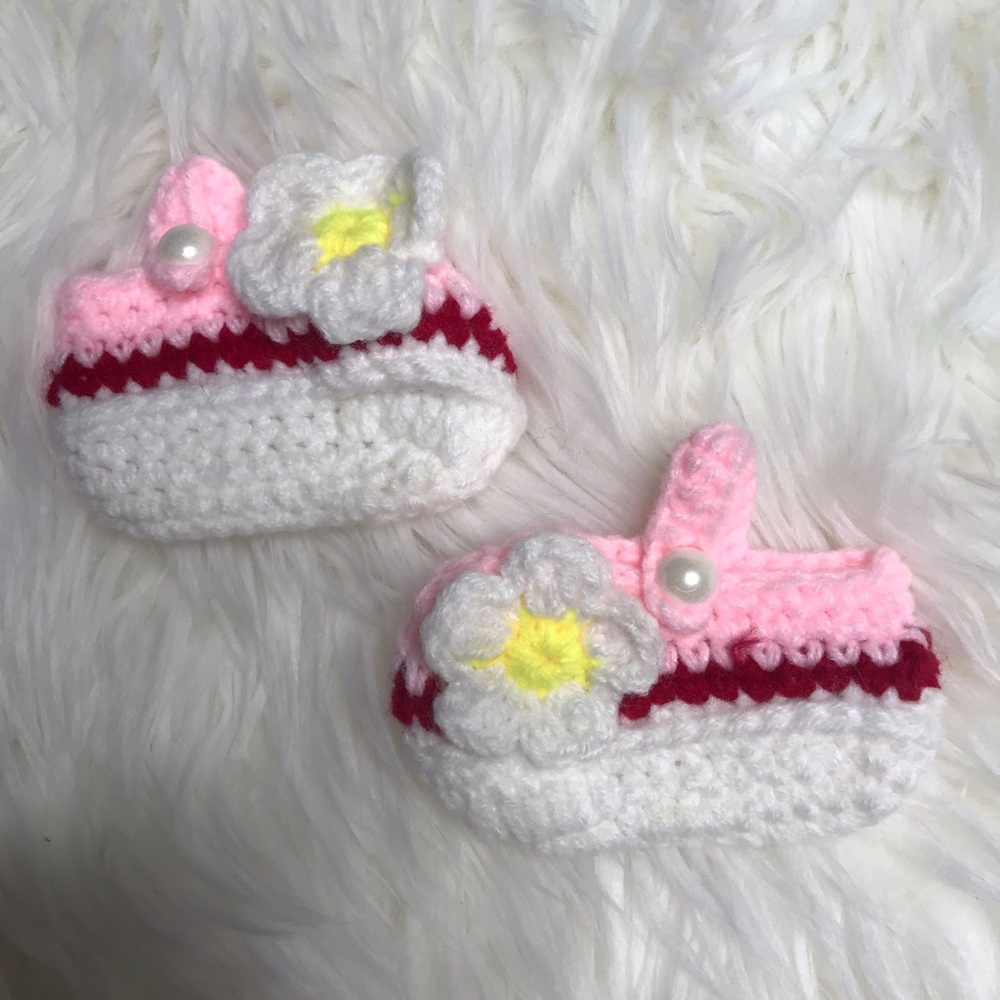 5/$25!! Crib shoes - hand knit!